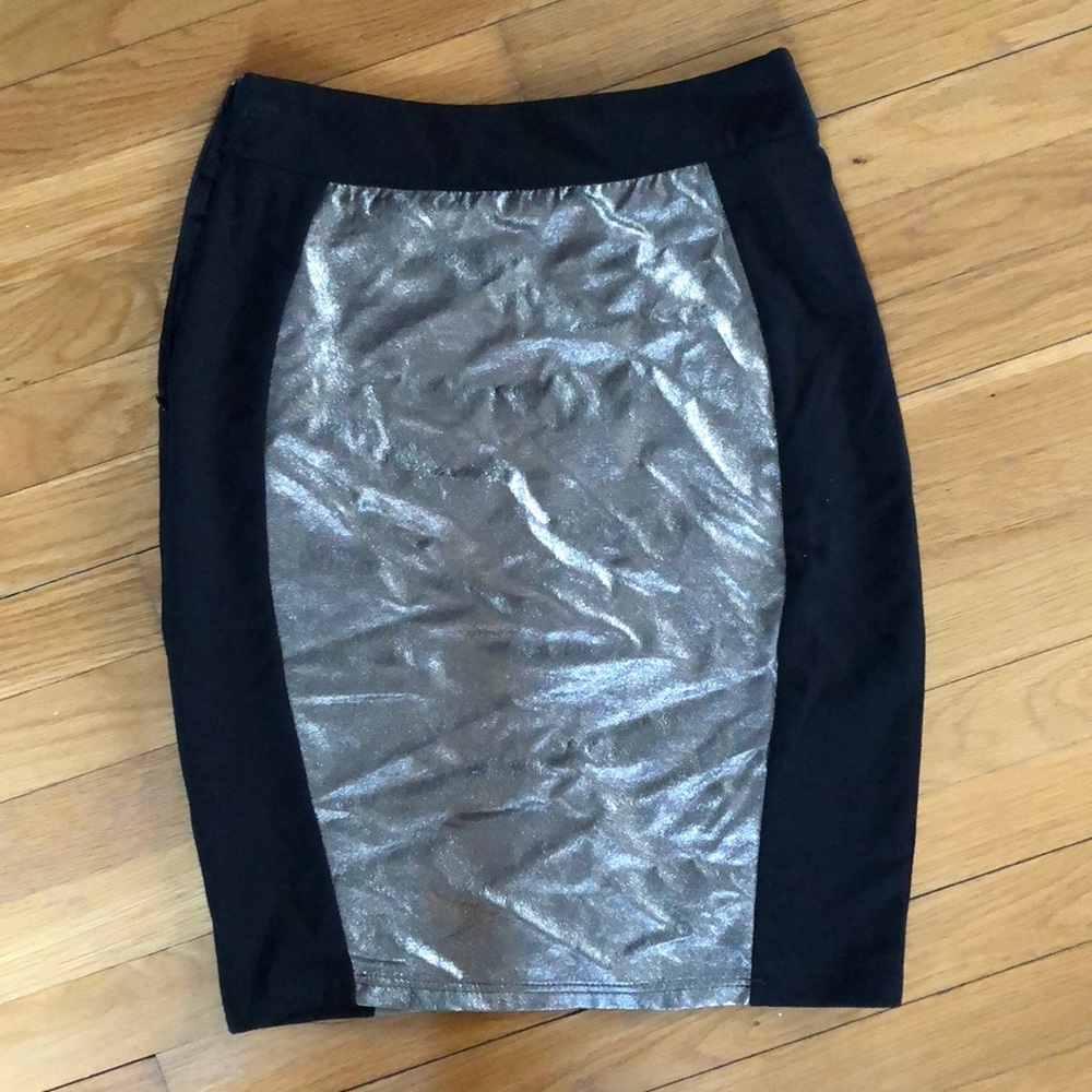 Gold and black fitted high rise skirt